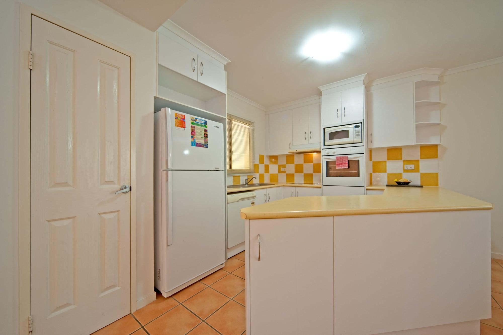 At Beach Court Holiday Villas Airlie Beach Εξωτερικό φωτογραφία