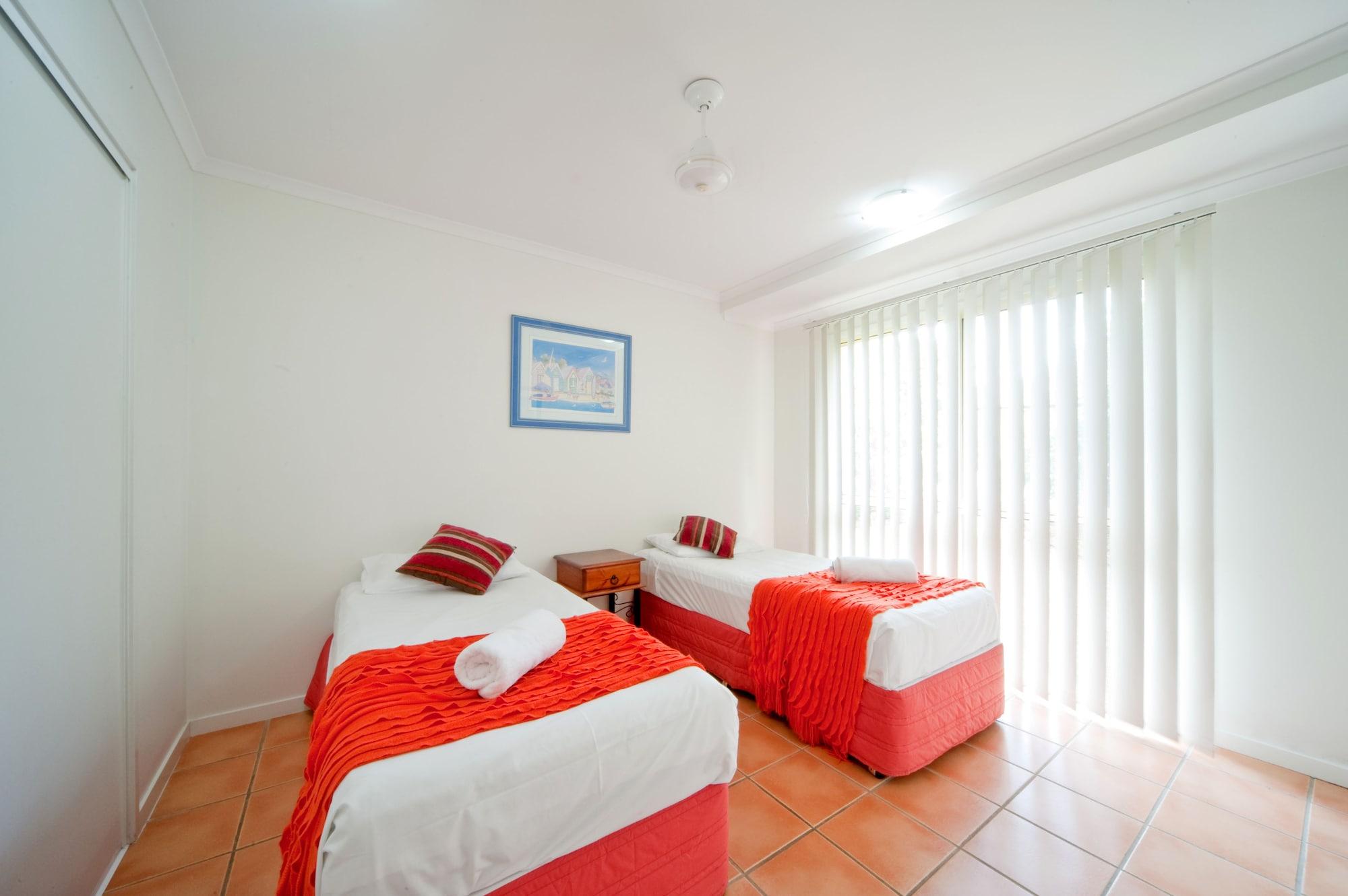 At Beach Court Holiday Villas Airlie Beach Εξωτερικό φωτογραφία