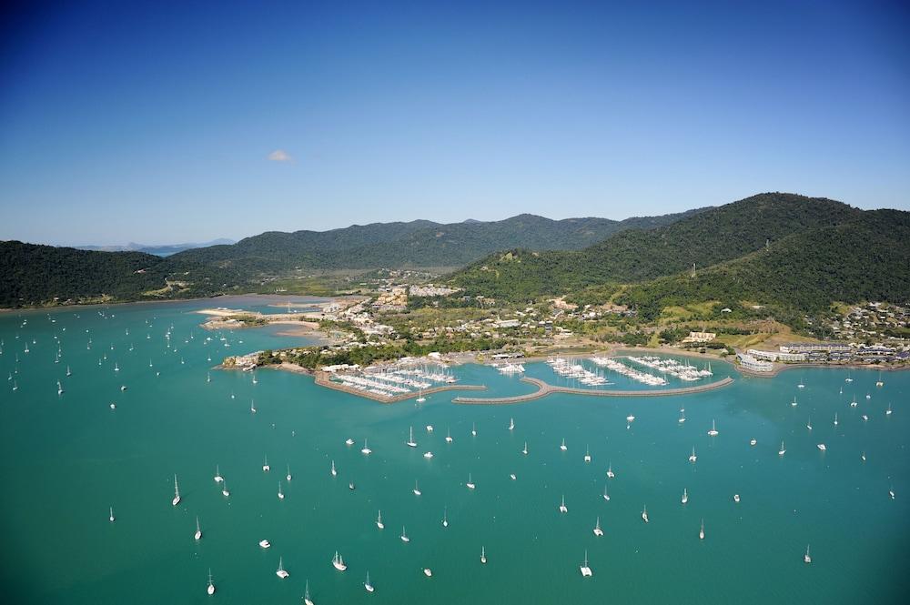 At Beach Court Holiday Villas Airlie Beach Εξωτερικό φωτογραφία