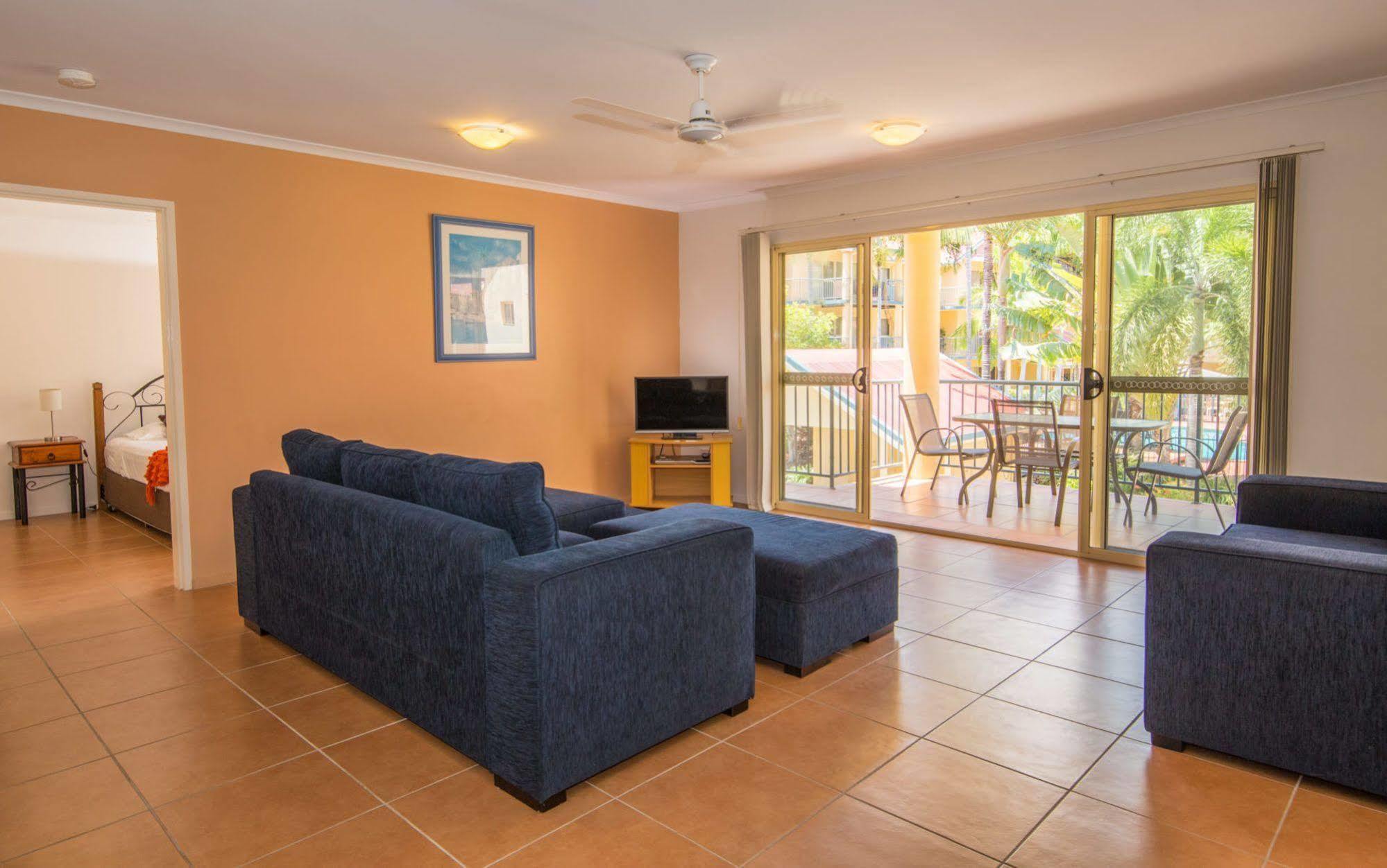 At Beach Court Holiday Villas Airlie Beach Εξωτερικό φωτογραφία