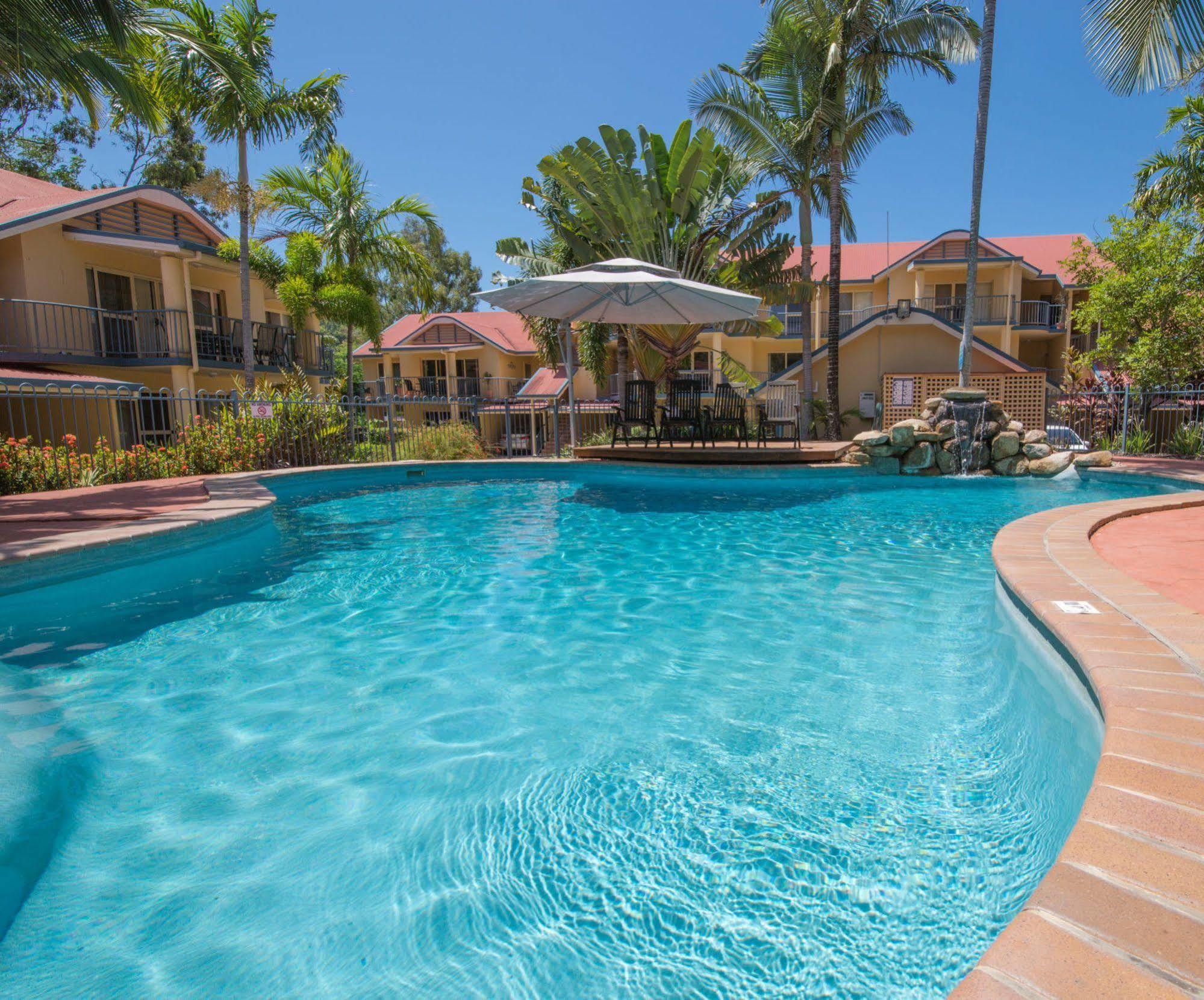 At Beach Court Holiday Villas Airlie Beach Εξωτερικό φωτογραφία