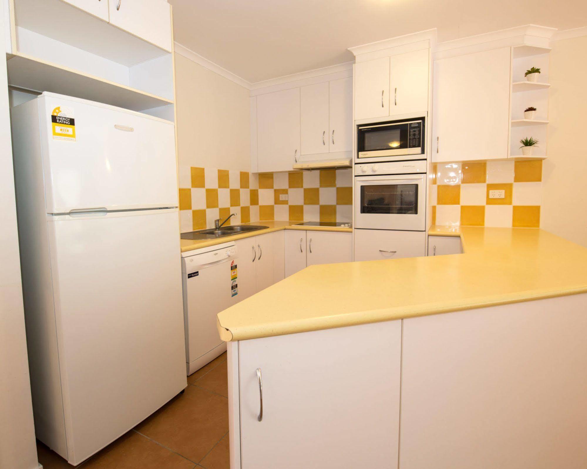 At Beach Court Holiday Villas Airlie Beach Εξωτερικό φωτογραφία