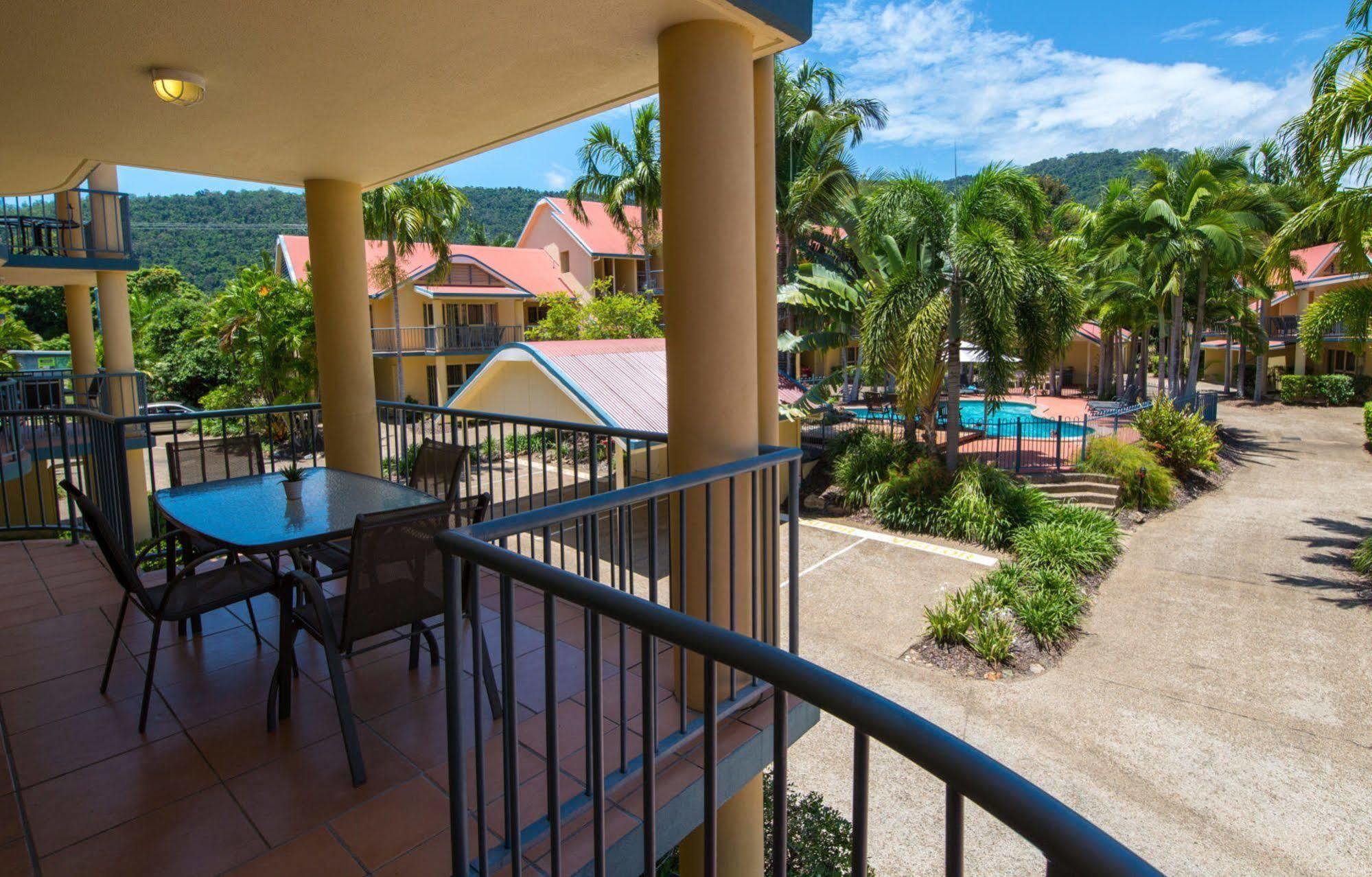 At Beach Court Holiday Villas Airlie Beach Εξωτερικό φωτογραφία