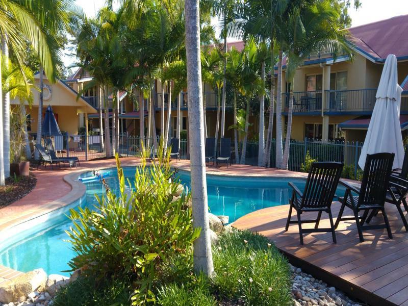 At Beach Court Holiday Villas Airlie Beach Εξωτερικό φωτογραφία
