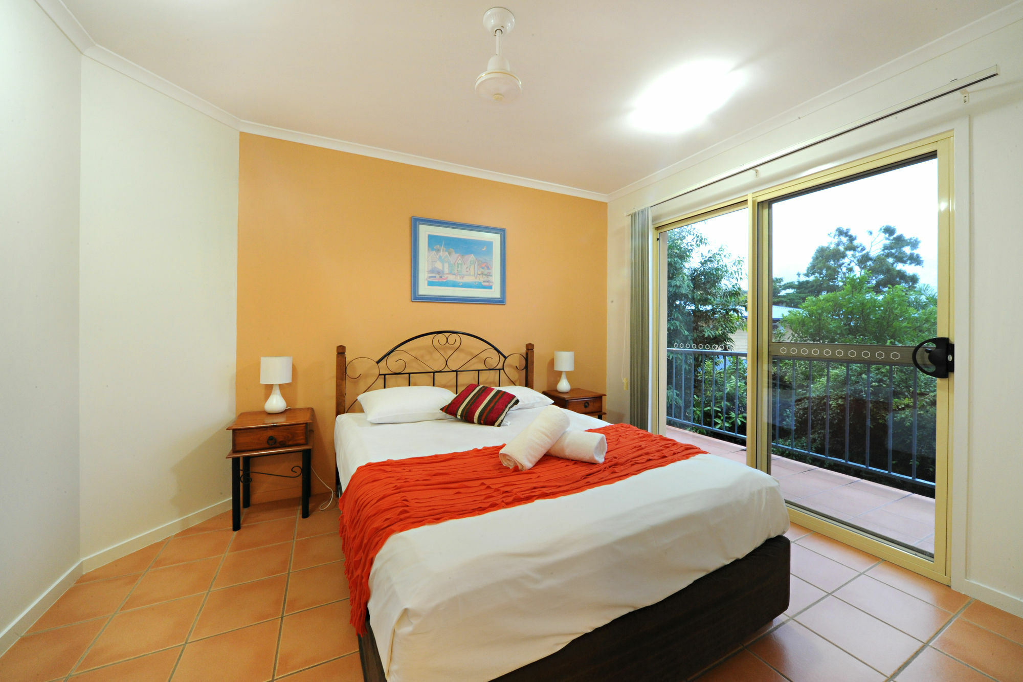 At Beach Court Holiday Villas Airlie Beach Εξωτερικό φωτογραφία